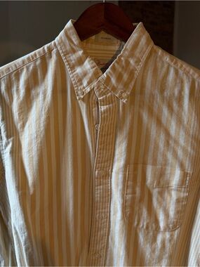 Classic Men's Striped Broken- In Oxford Shirt in cream & White